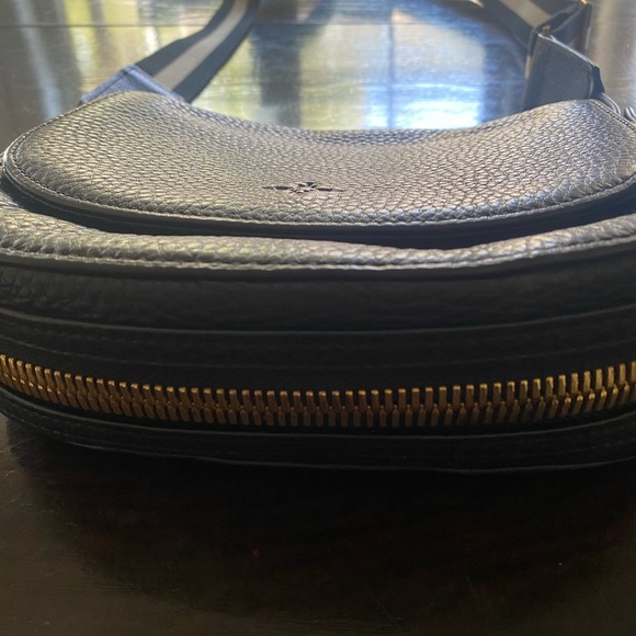 🖤India Hicks black leather crossbody with black and ivory striped strap - Picture 4 of 4